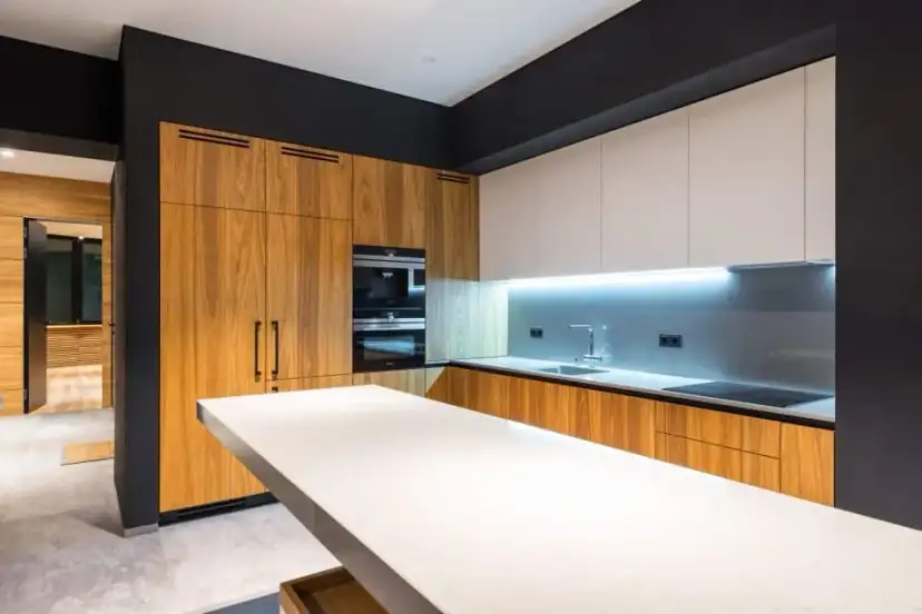 Jak zagospodarować półwysep w kuchni, aby zyskać więcej przestrzeni?