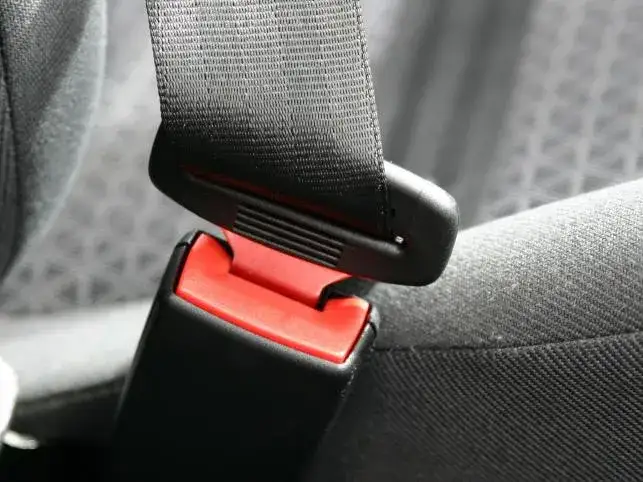 Jaki procent Polaków zapina pasy bezpieczeństwa? Zaskakujące dane!