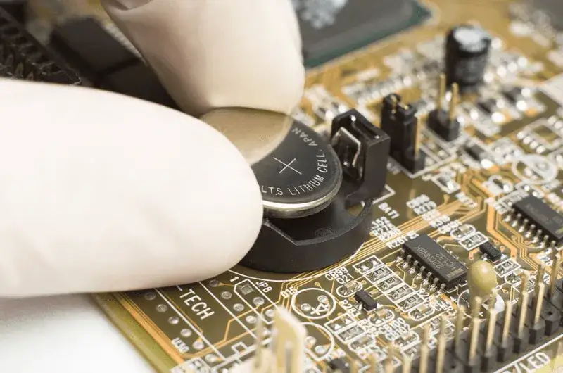 Odzyskaj moc: Wymiana baterii w PC i laptopie (CMOS/główna)