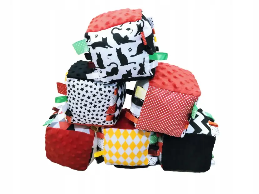 Kostki sensoryczne dla niemowląt: Bezpieczny wybór i rozwój