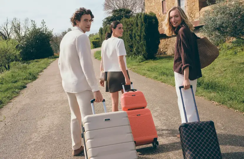 Jak ustawić szyfr w walizce? Zmień kod TSA krok po kroku!