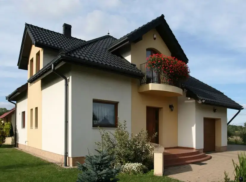 Jaki kolor podbitki do czarnego dachu? Odkryj idealne połączenia