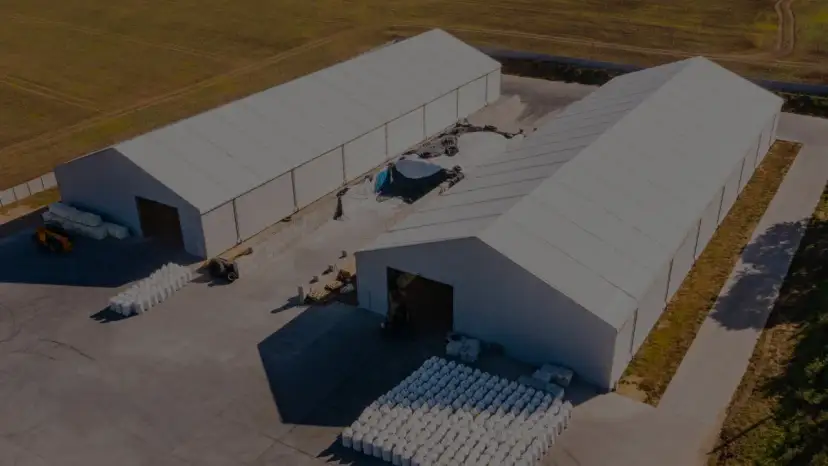 Plandeka na dach - jak wybrać idealne rozwiązanie na każdą pogodę