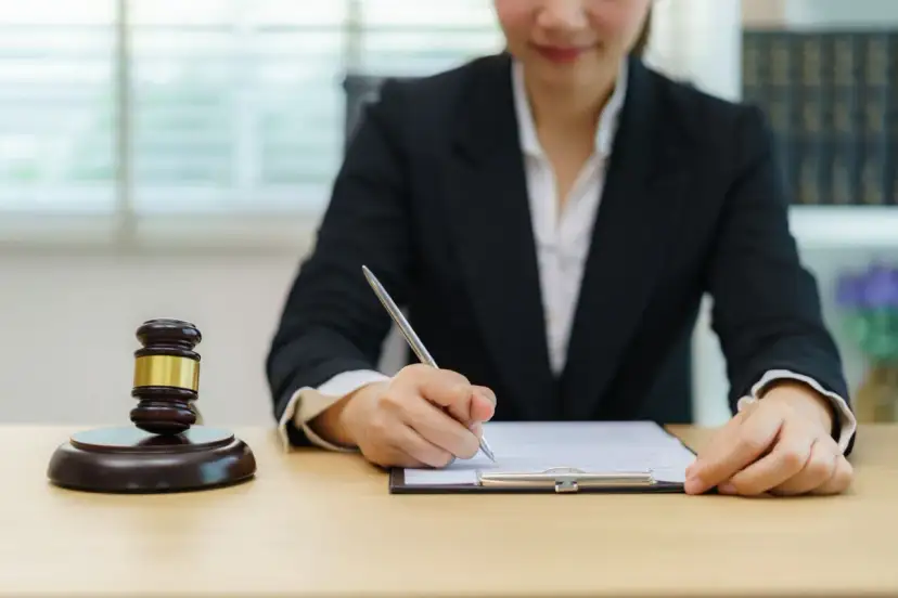 Kto to jest notariusz i jakie ma obowiązki w Twoim życiu?