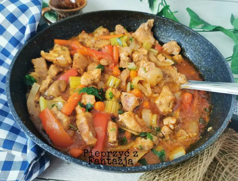 Gulasz idealny: łopatka czy szynka? Nigdy więcej suchego mięsa!