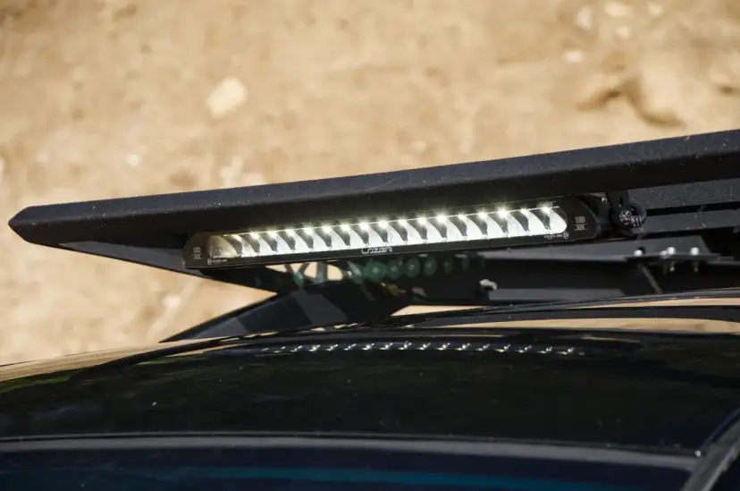 Jak podłączyć panel LED w aucie? Bezpiecznie i z homologacją!