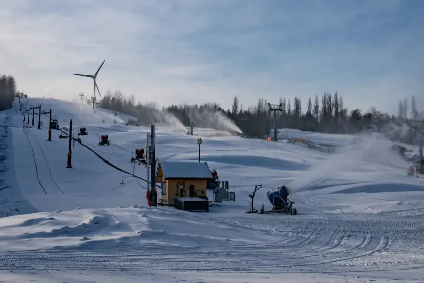 Łódź na narty? Kamieńsk czy Świętokrzyskie? Wybierz idealny stok!