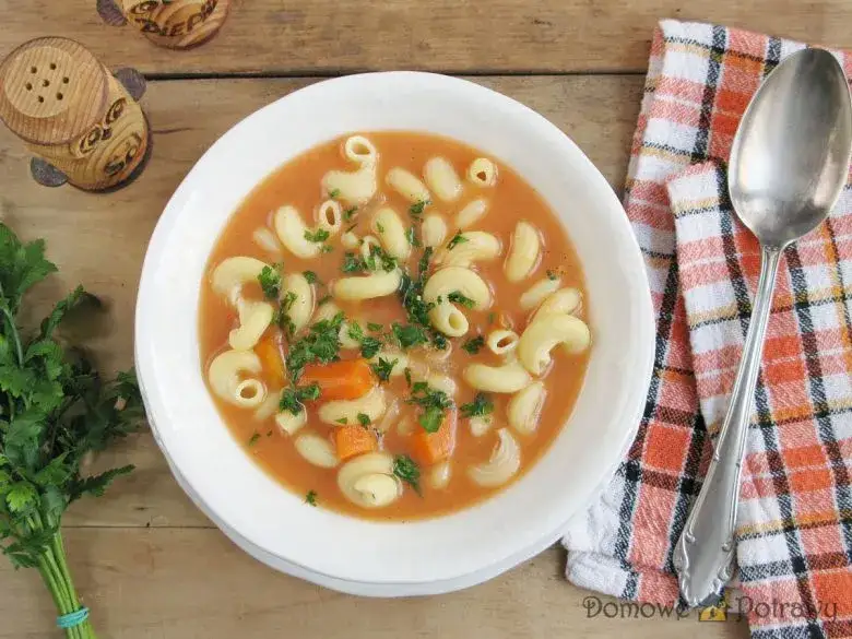 Jaki makaron do zupy pomidorowej? Wybierz idealny duet!