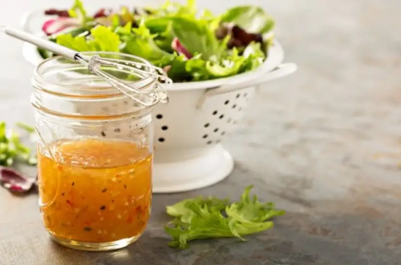 Jaki sos do sałatki? Odkryj najlepsze przepisy i porady na dressingi