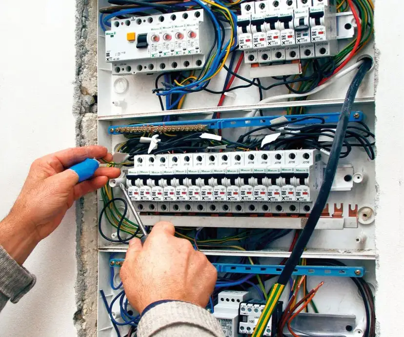 Gdzie skrzynka elektryczna w domu? Wybierz bezpieczne miejsce!