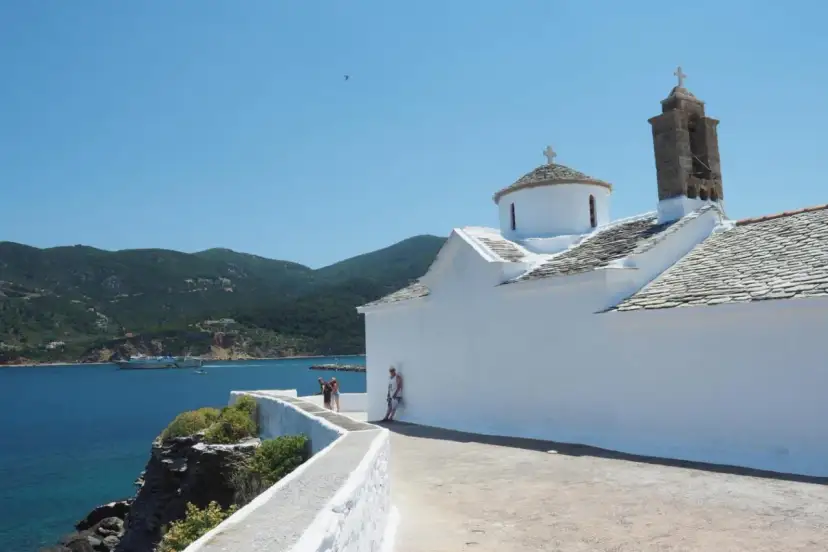 Na jakiej wyspie kręcono Mamma Mia? Odkryj tajemnice Skopelos