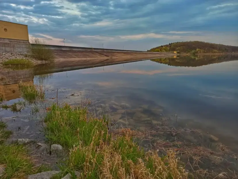 Jezioro Dobromierskie - tajemnice, które warto poznać i zobaczyć