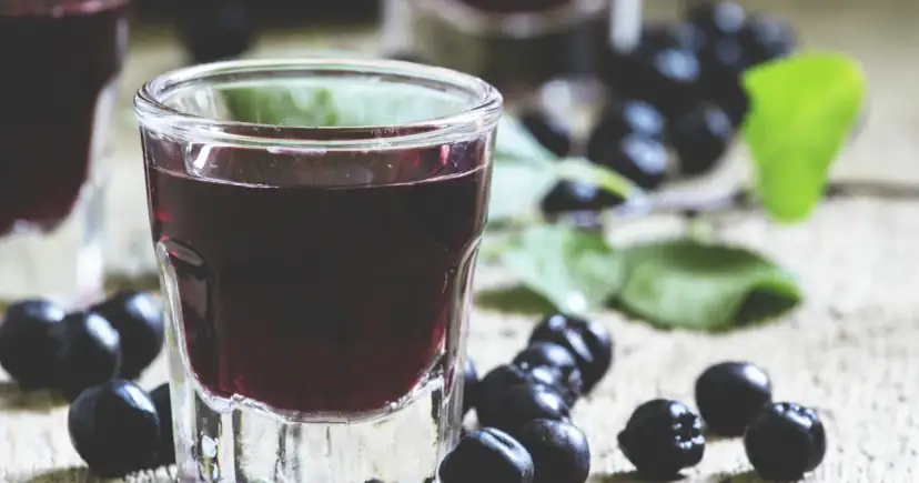 Jak pić nalewkę z aronii? Odkryj sekrety smaku i zdrowia