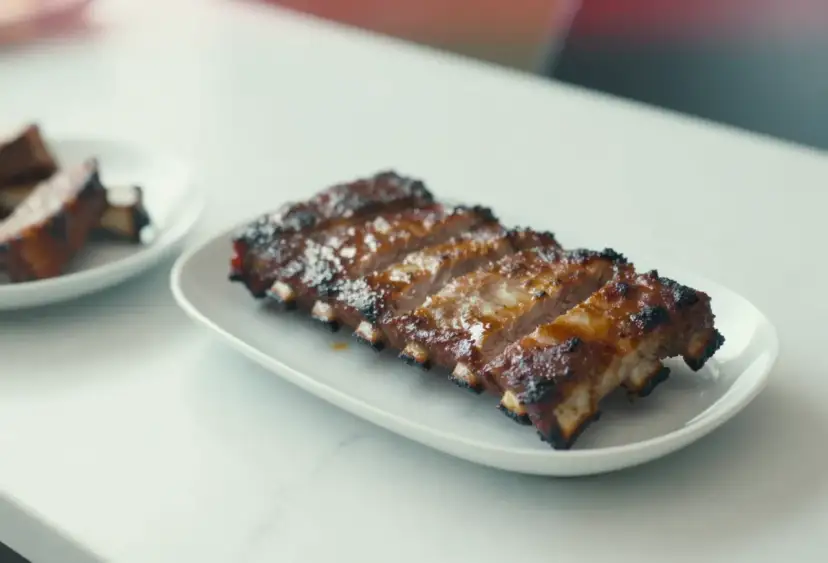 Pyszne żeberka w sosie barbecue, idealne na letni grill.