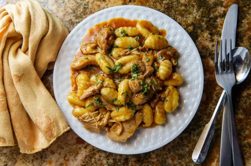 Kopytka z jakim sosem? 10+ pomysłów od klasyki po wege!