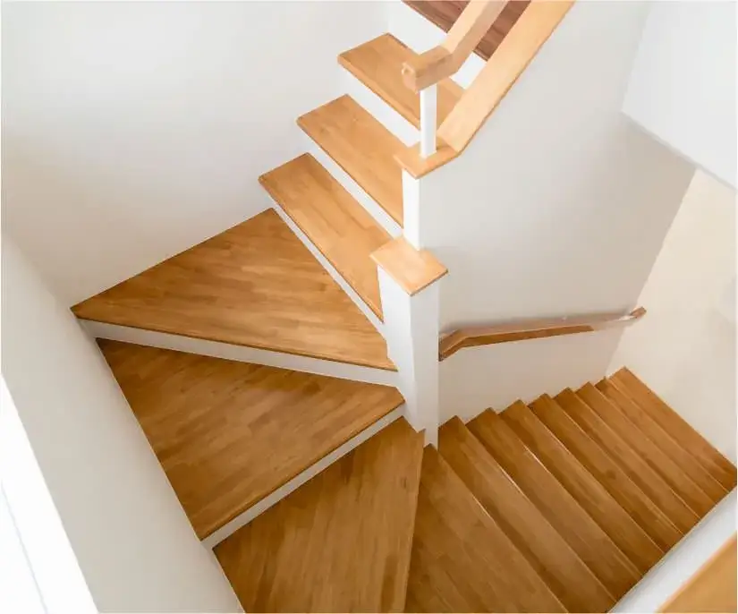 Schody drewniane jakie drewno wybrać, aby uniknąć kosztownych błędów