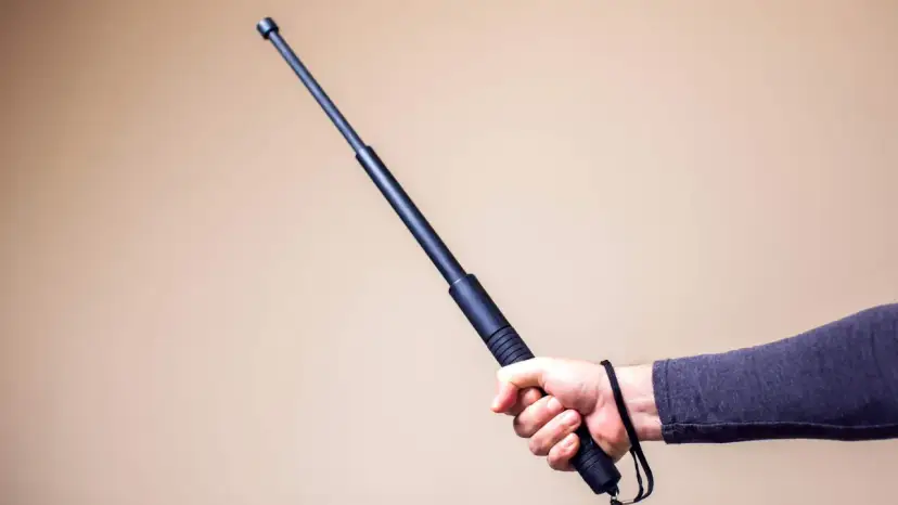 Pałka teleskopowa w Polsce: Kiedy legalna, a kiedy broń?
