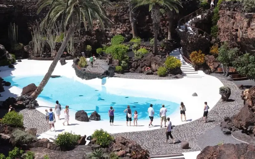 Czy wyspy kanaryjskie to Europa? Odkryj ich polityczny status i kulturę