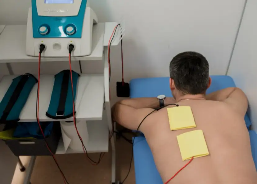 Do jakiego lekarza z bólem międzyżebrowym? Sprawdź, gdzie szukać pomocy