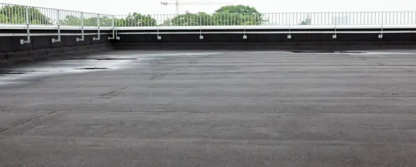 Skuteczne sposoby na uszczelnienie dachu z papy i uniknięcie przecieków