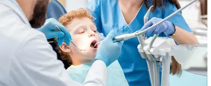 Czy dentysta to lekarz? Poznaj prawdę o zawodzie dentysty w Polsce