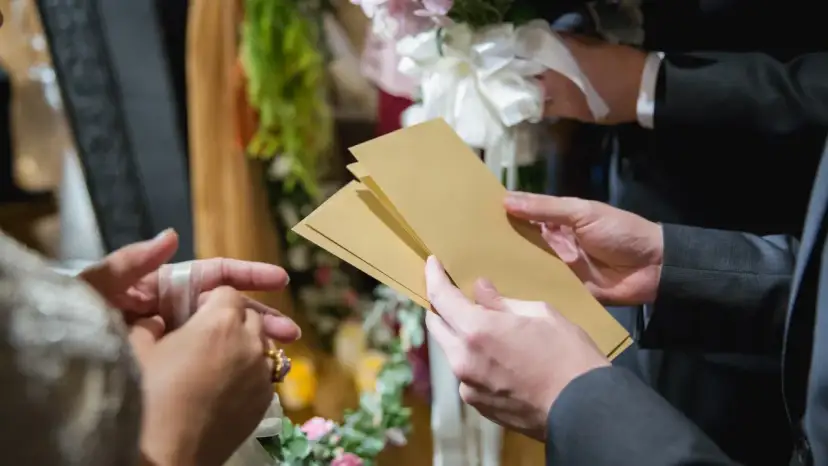 Jak podpisać kopertę ślubną? Uniknij faux pas i zaskocz klasą