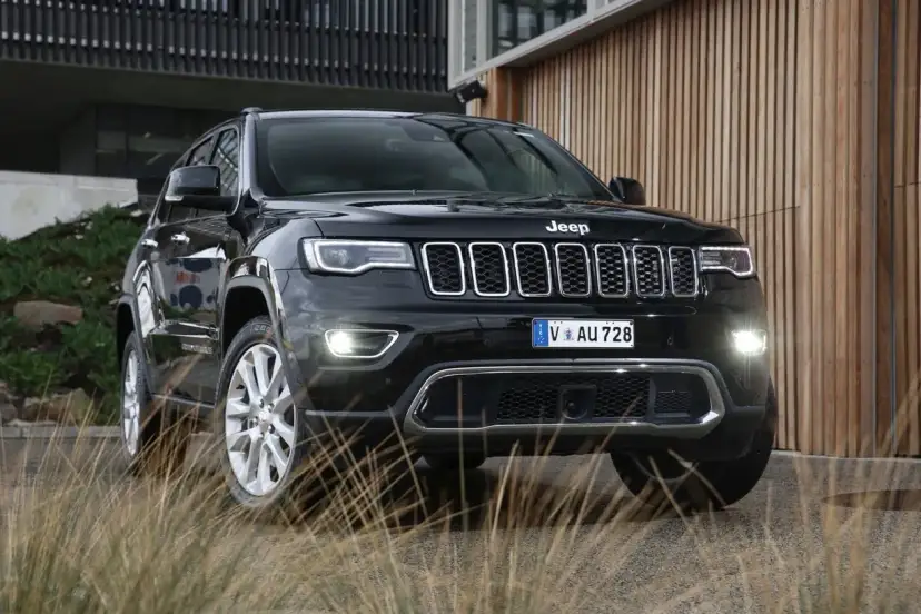 Ile waży Jeep Grand Cherokee? Zaskakujące różnice w wagach modeli