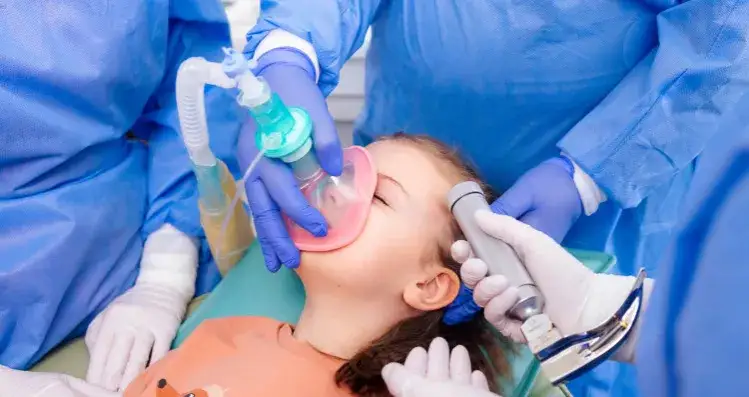 Maseczka u dentysty: Czy nadal obowiązkowa? Aktualne zasady