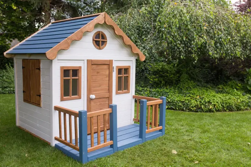 Jak pomalować domek na działce - uniknij najczęstszych błędów malarskich