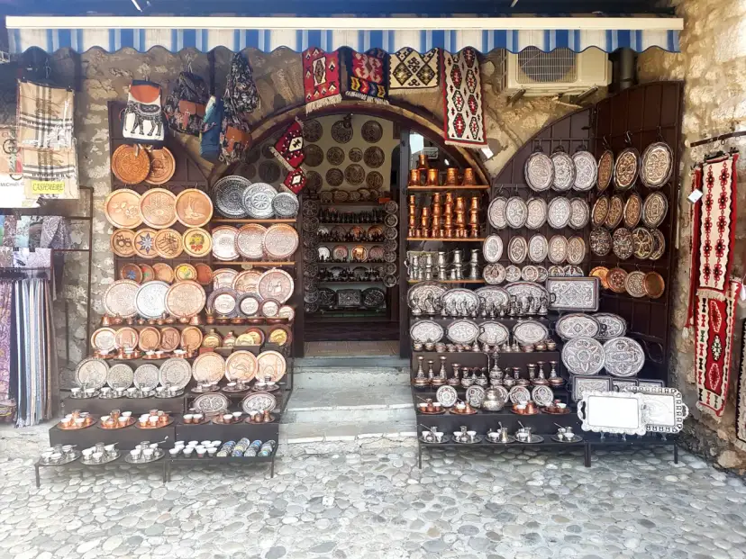 Co warto kupić w Mostarze? Odkryj unikalne pamiątki i lokalne skarby