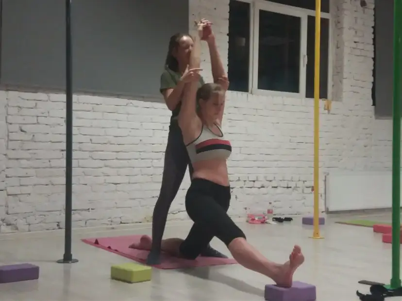 Jak zrobić szpagat francuski? Bezpieczny poradnik dla początkujących