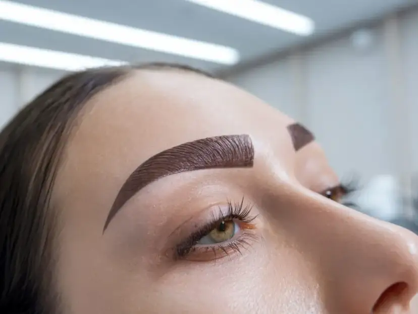 Makijaż czy fryzura co najpierw? Oto, co musisz wiedzieć, aby uniknąć błędów