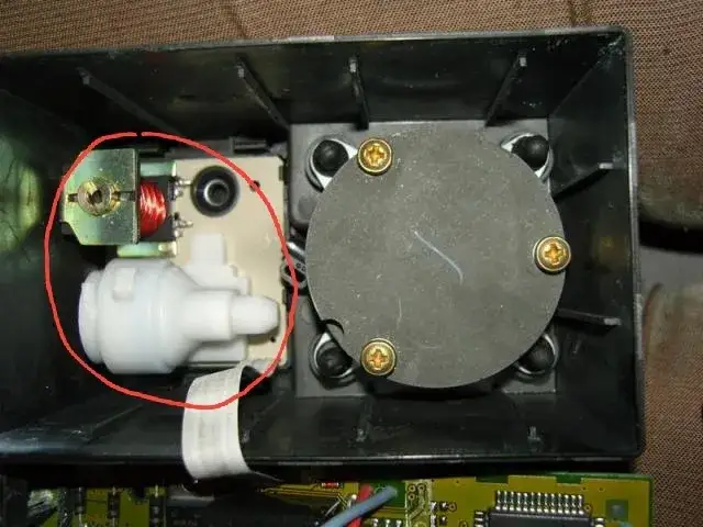 Audi A4 B5: Gdzie jest pompka centralnego zamka i jak ją naprawić?