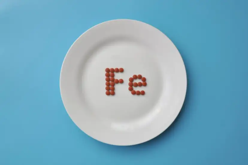 Objawy niedoboru żelaza: Jak je rozpoznać i uniknąć powikłań