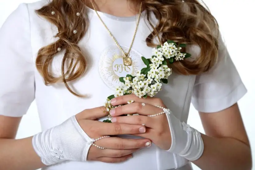 Co można kupić dziewczynce na komunię, aby zachwycić i wzruszyć