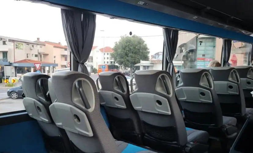 Co zabrać na długą podróż autokarem? Kompletna checklista!