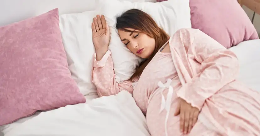 Jak ułożyć ciężarną w pozycji bezpiecznej? Ratuj dwa życia!