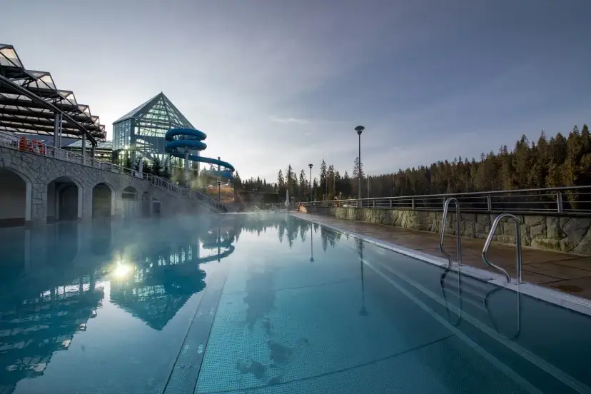 Jak działają termy? Odkryj tajemnice zdrowotnych korzyści wód termalnych