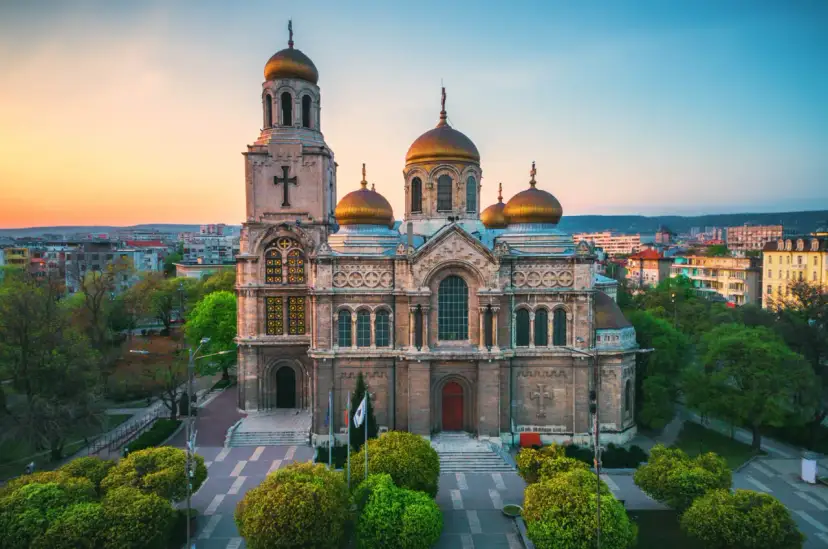 Obzor atrakcje: Odkryj najpiękniejsze miejsca i ukryte skarby