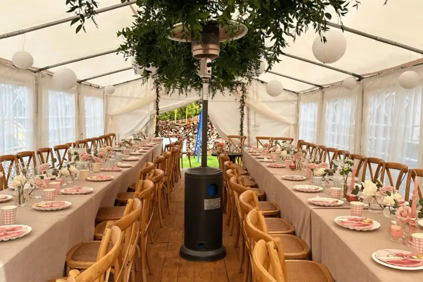 Ile kosztuje wynajem namiotu na wesele? Zobacz ceny i ukryte koszty