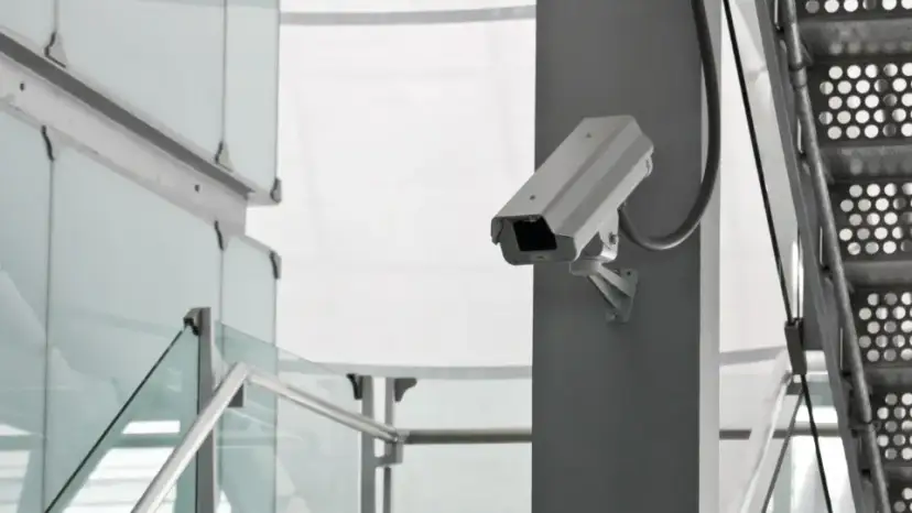 Czy można zamontować kamerę na budynku bez łamania przepisów?