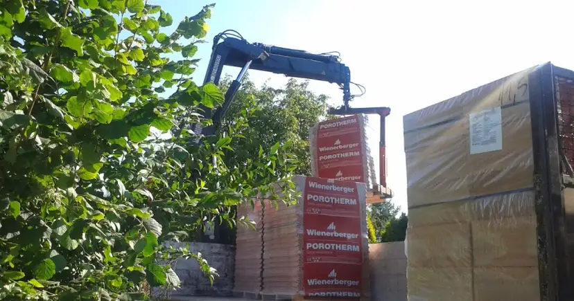 Ile cegły jest na palecie? Zaskakujące różnice w ilości!