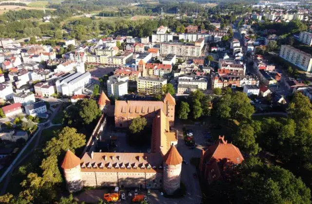 Atrakcje Bytów i okolice: Zamek, jeziora, szlaki. Odkryj Kaszuby!