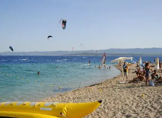 Gdzie na kitesurfing w Chorwacji? Odkryj najlepsze spoty!