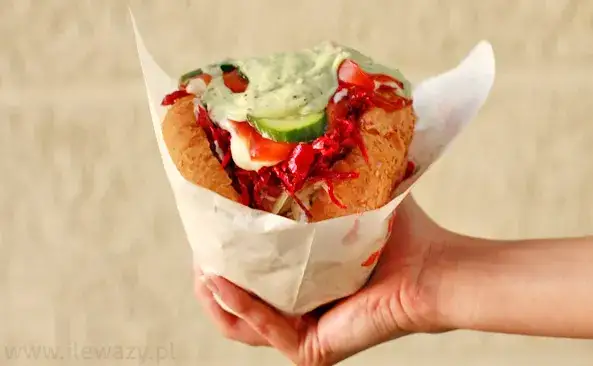 Ile kalorii ma domowy hamburger? Oblicz i odchudź!