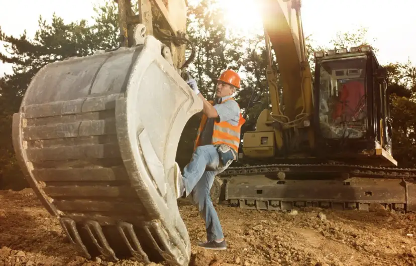 Zwolnica w koparce - czym jest i jaki ma wpływ na pracę maszyny?