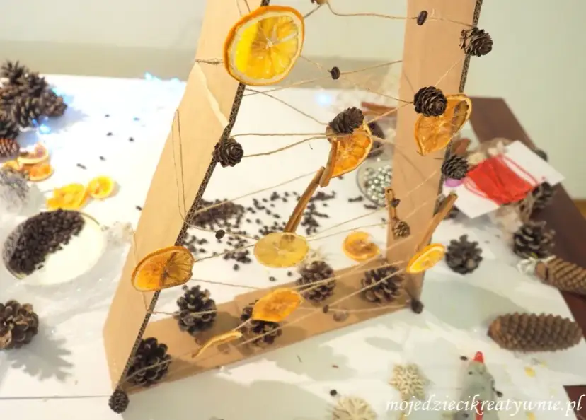 Choinka z kartonu DIY: Krok po kroku do eko ozdoby 3D