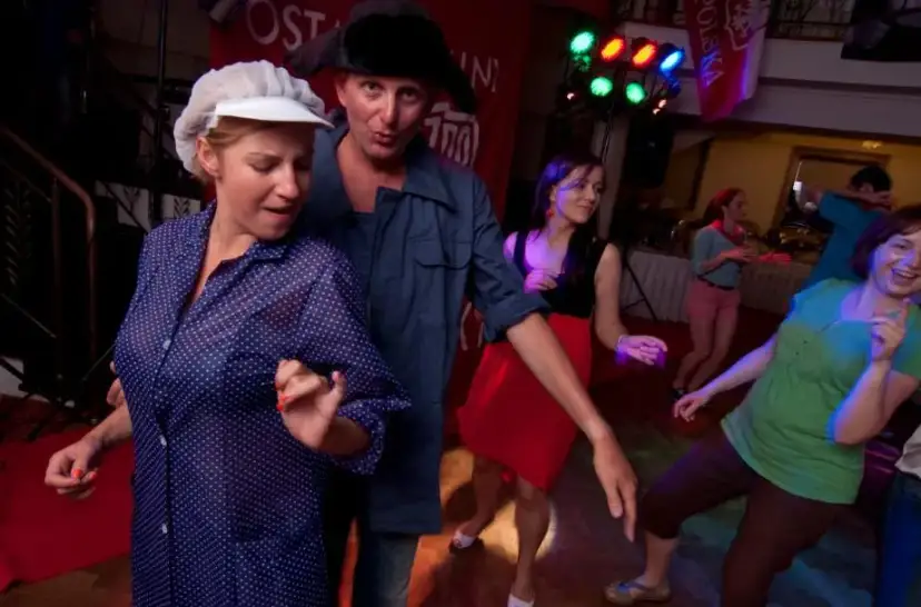 Impreza w stylu PRL: Smaki, które przeniosą cię w przeszłość