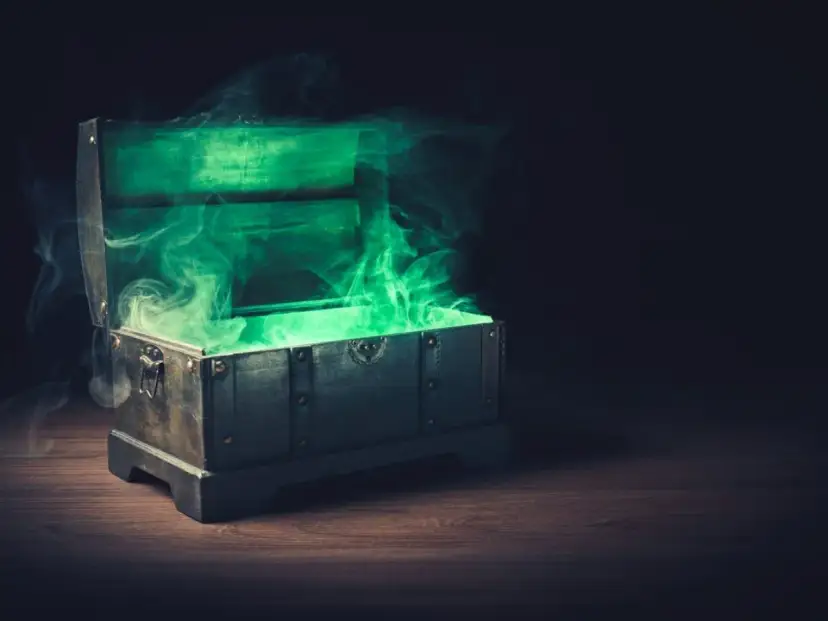 Otwarta skrzynia, z której wydobywa się zielony dym, niczym z mitu o puszce Pandory.