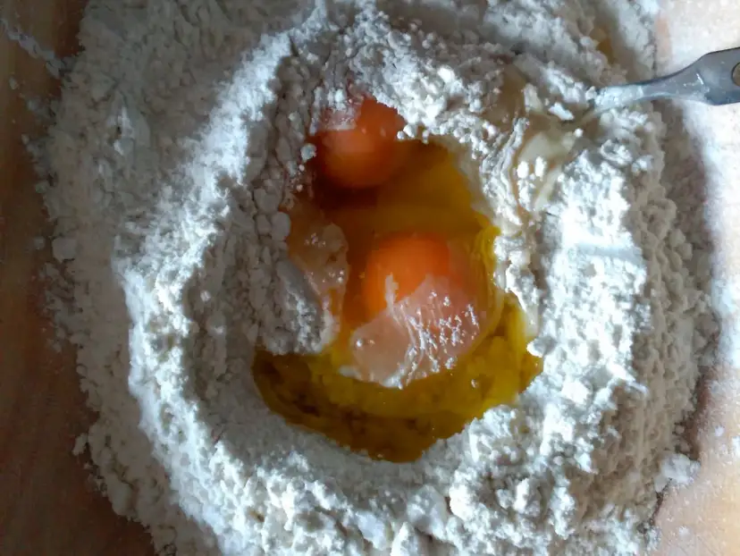 Przepis na ciasto na makaron do maszynki – idealna konsystencja i smak